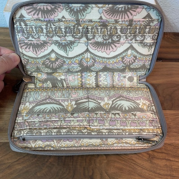 Sakroots Wallet Abstract Peace Pattern Zip Around Multi Card Whimsical Boho - Picture 7 of 15